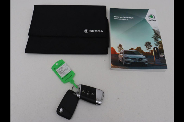 Škoda Superb 1.4 TSI iV Sportline | Trekhaak | 360 Camera | Achterbankverwarming | Adaptive cruise | Alcantara | Matrix LED | Carplay | Keyless | Sportstoelen | Memory | Navigatie | Stuurverwarming | PHEV | Plug In