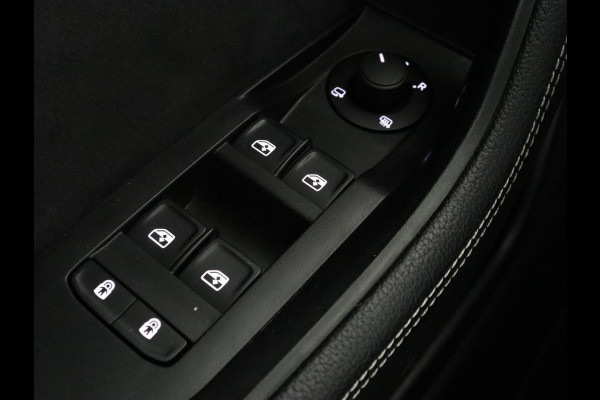 Škoda Superb 1.4 TSI iV Sportline | Trekhaak | 360 Camera | Achterbankverwarming | Adaptive cruise | Alcantara | Matrix LED | Carplay | Keyless | Sportstoelen | Memory | Navigatie | Stuurverwarming | PHEV | Plug In