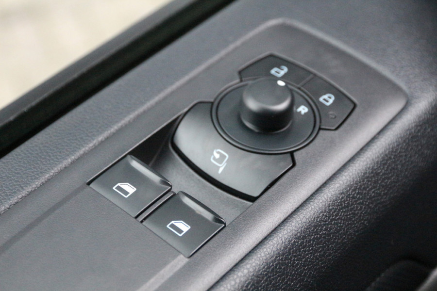 Ford Transit Custom 320 2.0 TDCI 136 | KAR-edition | LED | Camera | Navi | Clima..