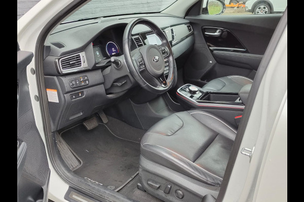 Kia e-Niro Executive 64kWh SOH 100% Leer Elek.Stoel+Memory Warmtepomp Pdc Navi Ecc Camera Apple Carplay Android Auto Stoelverwarming+Koeling Stuurverwarming Lmv Privacy Glas DAB Vess Lane Assist Blind Spot 1e Eigenaar Origineel Nederlandse Auto Zeer compleet!