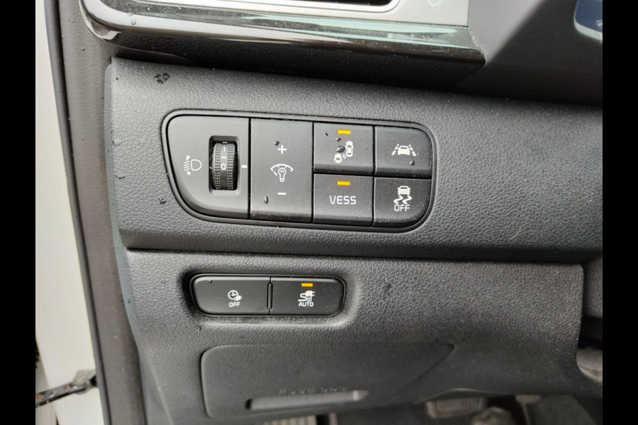 Kia e-Niro Executive 64kWh SOH 100% Leer Elek.Stoel+Memory Warmtepomp Pdc Navi Ecc Camera Apple Carplay Android Auto Stoelverwarming+Koeling Stuurverwarming Lmv Privacy Glas DAB Vess Lane Assist Blind Spot 1e Eigenaar Origineel Nederlandse Auto Zeer compleet!