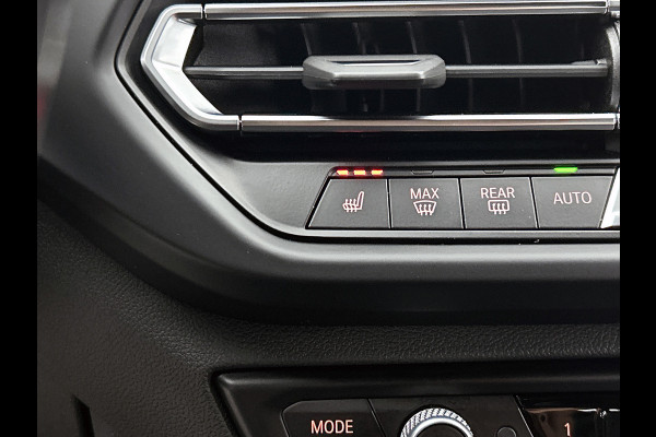 BMW 1-serie 120i M-SPORT Business Edition Plus(Dealer OnderH, Carplay, Stoel& Stuur Verwarming, Head-up, SfeerV, PDC V+A, Etc)