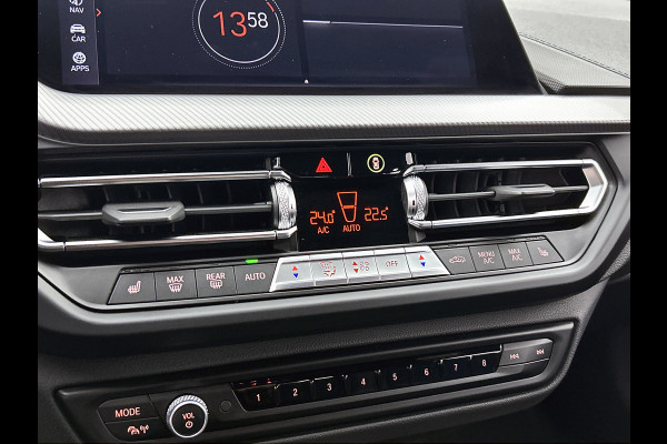 BMW 1-serie 120i M-SPORT Business Edition Plus(Dealer OnderH, Carplay, Stoel& Stuur Verwarming, Head-up, SfeerV, PDC V+A, Etc)