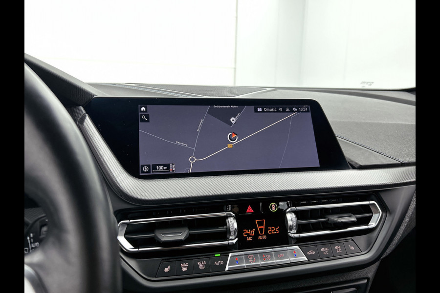 BMW 1-serie 120i M-SPORT Business Edition Plus(Dealer OnderH, Carplay, Stoel& Stuur Verwarming, Head-up, SfeerV, PDC V+A, Etc)