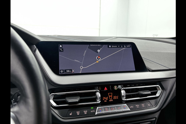 BMW 1-serie 120i M-SPORT Business Edition Plus(Dealer OnderH, Carplay, Stoel& Stuur Verwarming, Head-up, SfeerV, PDC V+A, Etc)