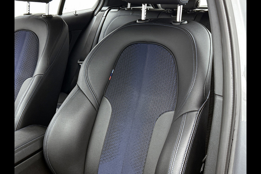 BMW 1-serie 120i M-SPORT Business Edition Plus(Dealer OnderH, Carplay, Stoel& Stuur Verwarming, Head-up, SfeerV, PDC V+A, Etc)