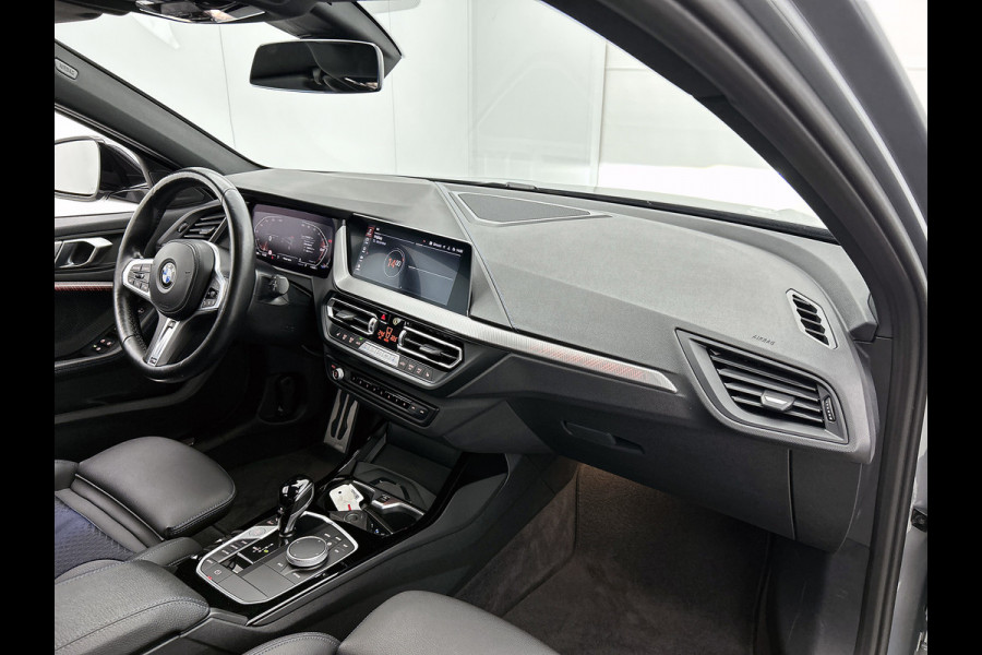 BMW 1-serie 120i M-SPORT Business Edition Plus(Dealer OnderH, Carplay, Stoel& Stuur Verwarming, Head-up, SfeerV, PDC V+A, Etc)