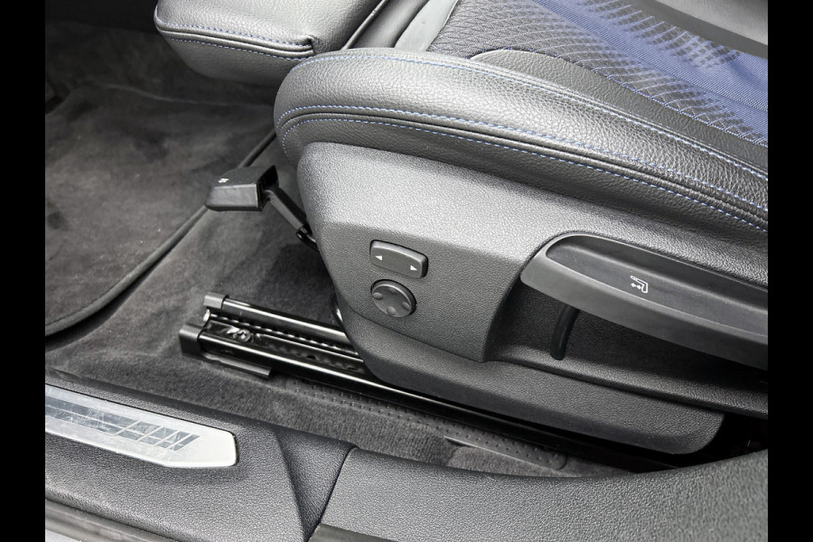 BMW 1-serie 120i M-SPORT Business Edition Plus(Dealer OnderH, Carplay, Stoel& Stuur Verwarming, Head-up, SfeerV, PDC V+A, Etc)