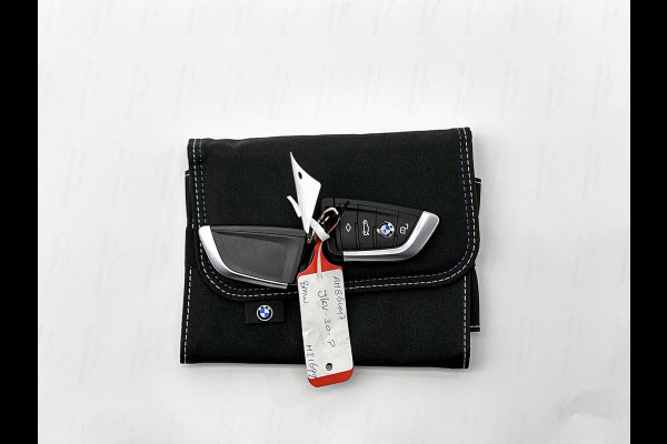 BMW 1-serie 120i M-SPORT Business Edition Plus(Dealer OnderH, Carplay, Stoel& Stuur Verwarming, Head-up, SfeerV, PDC V+A, Etc)