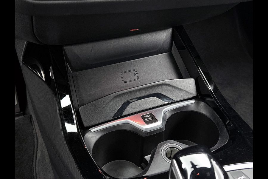 BMW 1-serie 120i M-SPORT Business Edition Plus(Dealer OnderH, Carplay, Stoel& Stuur Verwarming, Head-up, SfeerV, PDC V+A, Etc)