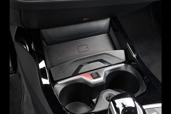 BMW 1-serie 120i M-SPORT Business Edition Plus(Dealer OnderH, Carplay, Stoel& Stuur Verwarming, Head-up, SfeerV, PDC V+A, Etc)