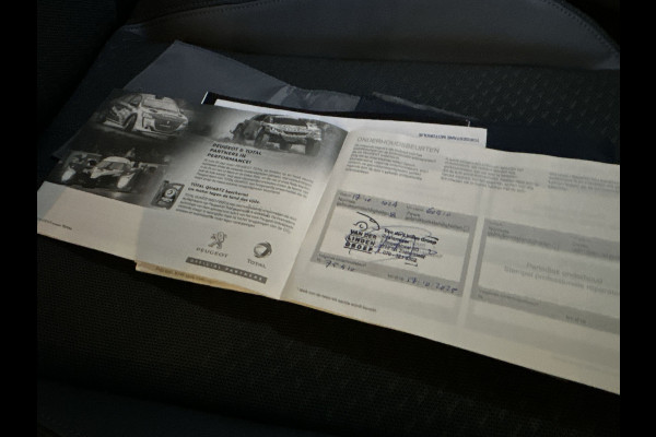 Peugeot e-2008 EV Allure 50 kWh Panoramadak | Cruise Control | 18 "Inch LM Velgen