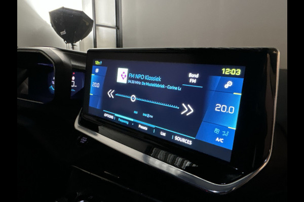 Peugeot e-2008 EV Allure 50 kWh Panoramadak | Cruise Control | 18 "Inch LM Velgen