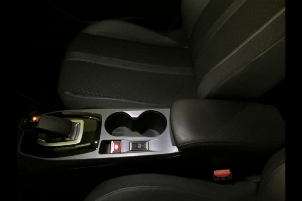 Peugeot e-2008 EV Allure 50 kWh Panoramadak | Cruise Control | 18 "Inch LM Velgen