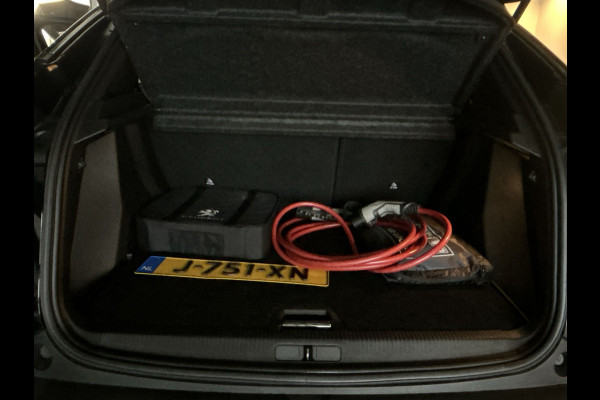 Peugeot e-2008 EV Allure 50 kWh Panoramadak | Cruise Control | 18 "Inch LM Velgen