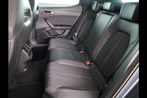 CUPRA Leon 1.4 e-Hybrid VZ Performance 245pk | Panoramadak | Sporstoelen | Navigatie | Verwarmbare voorstoelen | 19 inch Lichtmetalen velgen |