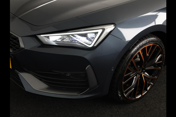 CUPRA Leon 1.4 e-Hybrid VZ Performance 245pk | Panoramadak | Sporstoelen | Navigatie | Verwarmbare voorstoelen | 19 inch Lichtmetalen velgen |