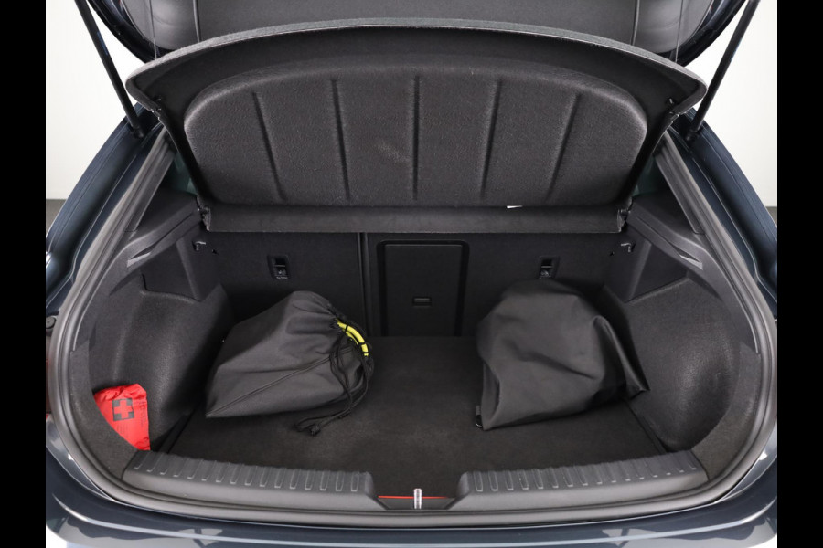 CUPRA Leon 1.4 e-Hybrid VZ Performance 245pk | Panoramadak | Sporstoelen | Navigatie | Verwarmbare voorstoelen | 19 inch Lichtmetalen velgen |