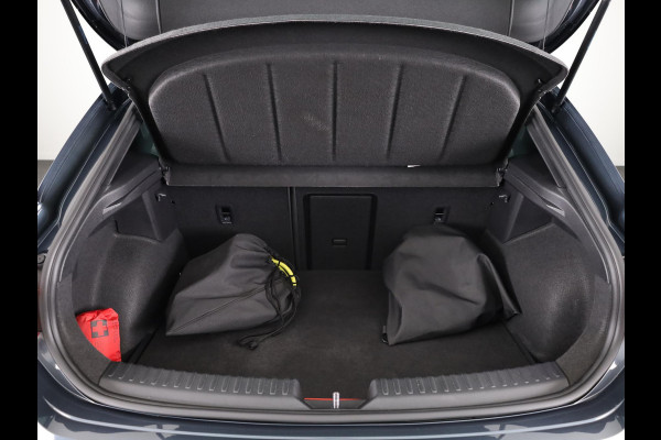 CUPRA Leon 1.4 e-Hybrid VZ Performance 245pk | Panoramadak | Sporstoelen | Navigatie | Verwarmbare voorstoelen | 19 inch Lichtmetalen velgen |