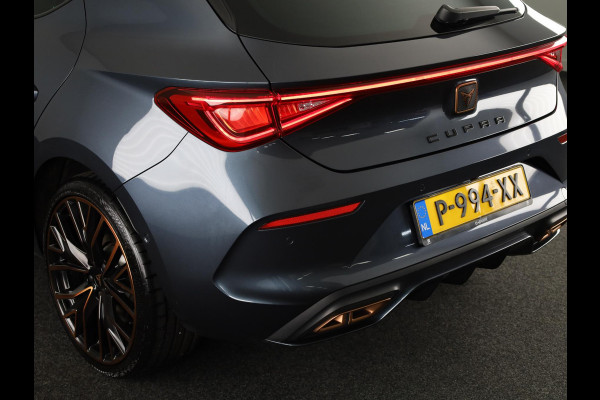 CUPRA Leon 1.4 e-Hybrid VZ Performance 245pk | Panoramadak | Sporstoelen | Navigatie | Verwarmbare voorstoelen | 19 inch Lichtmetalen velgen |