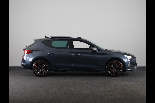 CUPRA Leon 1.4 e-Hybrid VZ Performance 245pk | Panoramadak | Sporstoelen | Navigatie | Verwarmbare voorstoelen | 19 inch Lichtmetalen velgen |