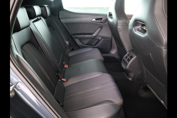 CUPRA Leon 1.4 e-Hybrid VZ Performance 245pk | Panoramadak | Sporstoelen | Navigatie | Verwarmbare voorstoelen | 19 inch Lichtmetalen velgen |