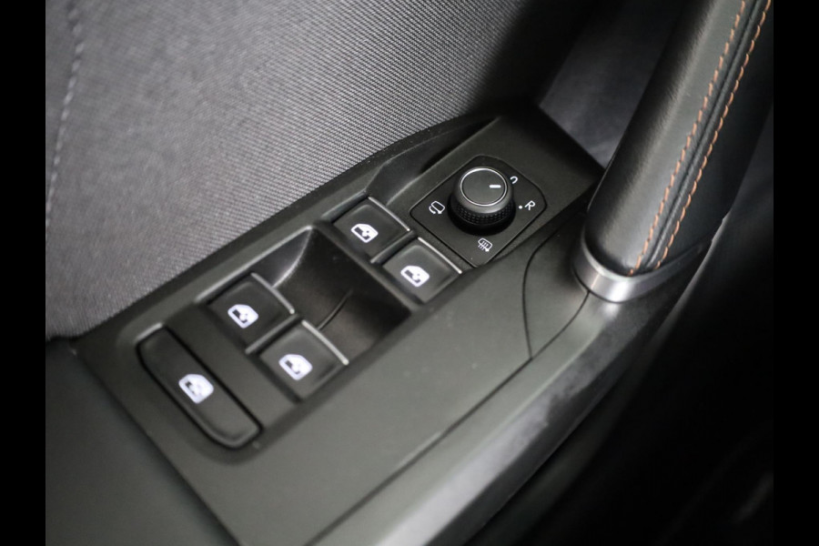 CUPRA Leon 1.4 e-Hybrid VZ Performance 245pk | Panoramadak | Sporstoelen | Navigatie | Verwarmbare voorstoelen | 19 inch Lichtmetalen velgen |