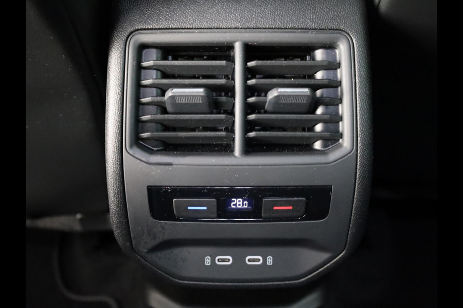 CUPRA Leon 1.4 e-Hybrid VZ Performance 245pk | Panoramadak | Sporstoelen | Navigatie | Verwarmbare voorstoelen | 19 inch Lichtmetalen velgen |