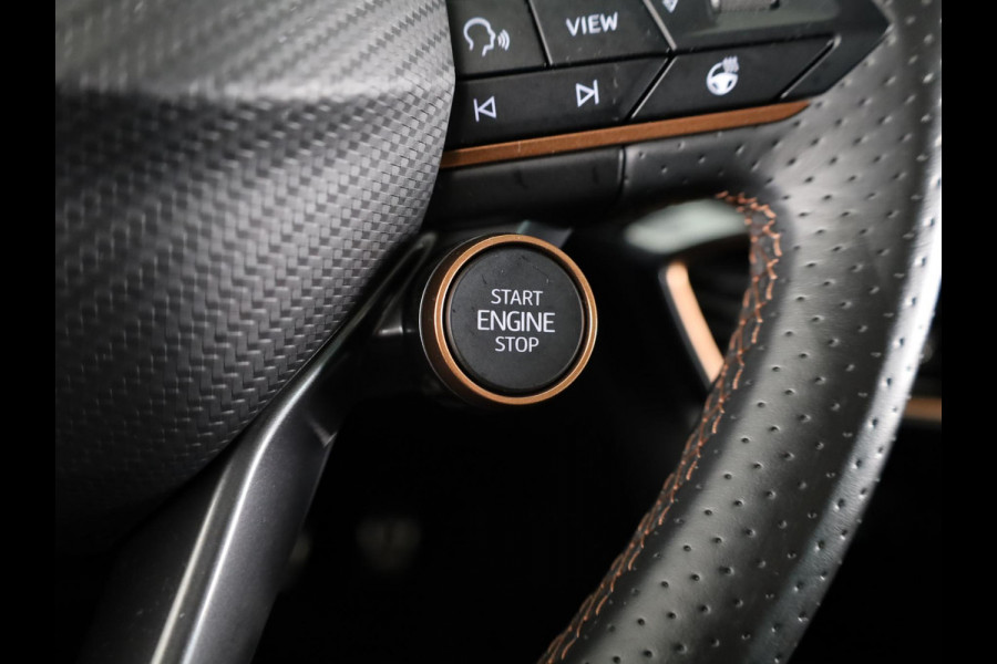 CUPRA Leon 1.4 e-Hybrid VZ Performance 245pk | Panoramadak | Sporstoelen | Navigatie | Verwarmbare voorstoelen | 19 inch Lichtmetalen velgen |