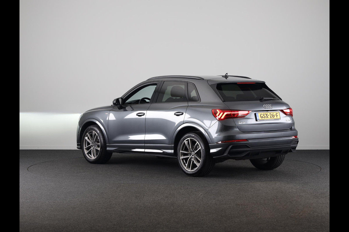 Audi Q3 35 TFSI S edition Competition 150pk| Verlengde garantie | Navigatie | Parkeercamera | 19 inch Lichtmetalen velgen | Apple Carplay/ Android Auto