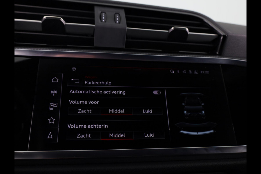 Audi Q3 35 TFSI S edition Competition 150pk| Verlengde garantie | Navigatie | Parkeercamera | 19 inch Lichtmetalen velgen | Apple Carplay/ Android Auto