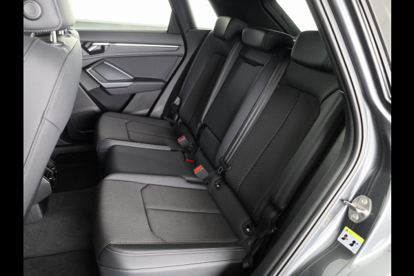 Audi Q3 35 TFSI S edition Competition 150pk| Verlengde garantie | Navigatie | Parkeercamera | 19 inch Lichtmetalen velgen | Apple Carplay/ Android Auto