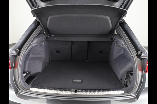 Audi Q3 35 TFSI S edition Competition 150pk| Verlengde garantie | Navigatie | Parkeercamera | 19 inch Lichtmetalen velgen | Apple Carplay/ Android Auto