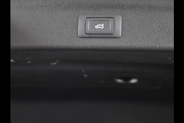 Audi Q3 35 TFSI S edition Competition 150pk| Verlengde garantie | Navigatie | Parkeercamera | 19 inch Lichtmetalen velgen | Apple Carplay/ Android Auto