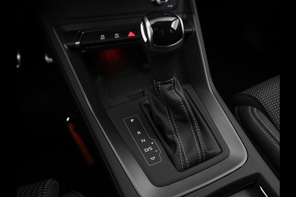 Audi Q3 35 TFSI S edition Competition 150pk| Verlengde garantie | Navigatie | Parkeercamera | 19 inch Lichtmetalen velgen | Apple Carplay/ Android Auto