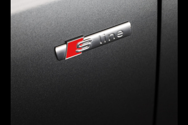 Audi Q3 35 TFSI S edition Competition 150pk| Verlengde garantie | Navigatie | Parkeercamera | 19 inch Lichtmetalen velgen | Apple Carplay/ Android Auto