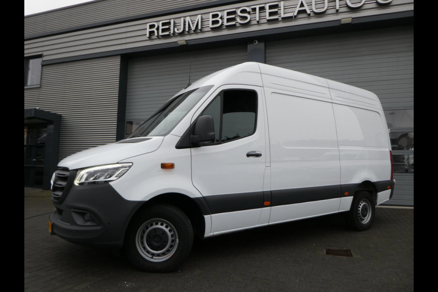 Mercedes-Benz Sprinter 317cdi 170pk L2H2 Airco, camera, Navi, Mbux 10, LED, Xenon, 3-Zits.
