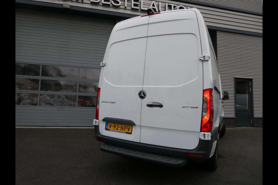Mercedes-Benz Sprinter 317cdi 170pk L2H2 Airco, camera, Navi, Mbux 10, LED, Xenon, 3-Zits.