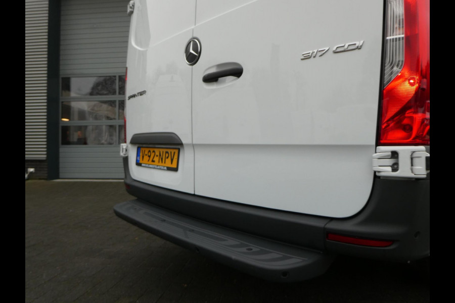 Mercedes-Benz Sprinter 317cdi 170pk L2H2 Airco, camera, Navi, Mbux 10, LED, Xenon, 3-Zits.