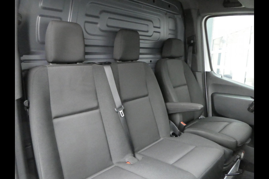 Mercedes-Benz Sprinter 317cdi 170pk L2H2 Airco, camera, Navi, Mbux 10, LED, Xenon, 3-Zits.