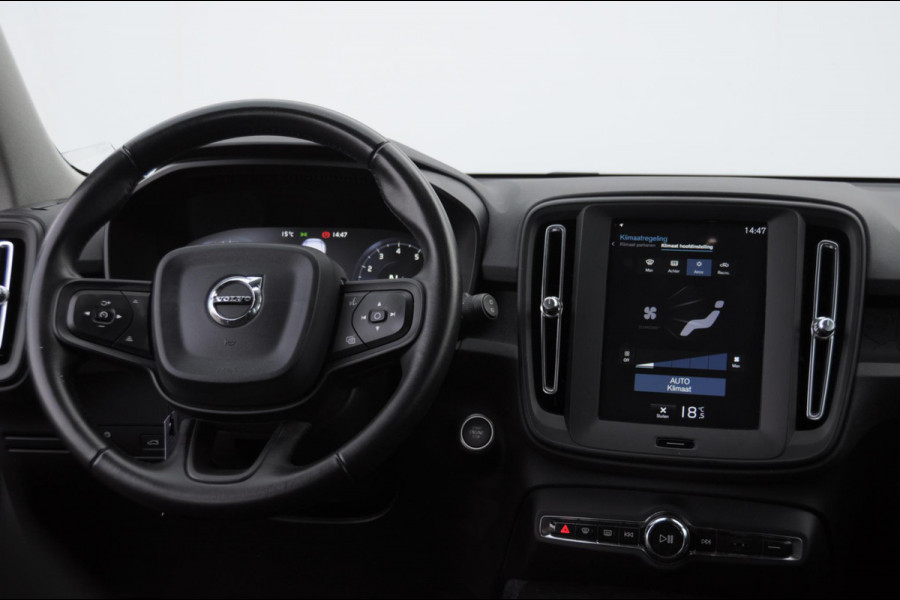 Volvo XC40 T3 163PK / Cruise control / Parkeersensoren met camera / Automatisch climate control / Bluetooth / Metallic lak / Lichtmetalen velgen