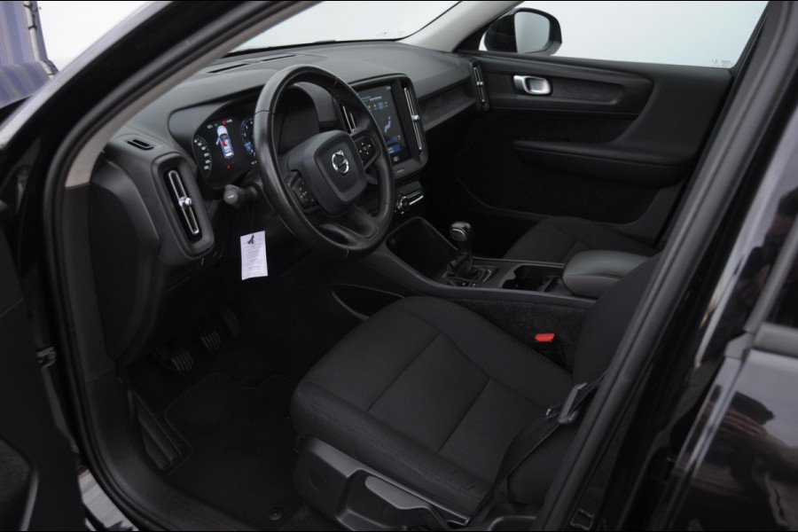 Volvo XC40 T3 163PK / Cruise control / Parkeersensoren met camera / Automatisch climate control / Bluetooth / Metallic lak / Lichtmetalen velgen