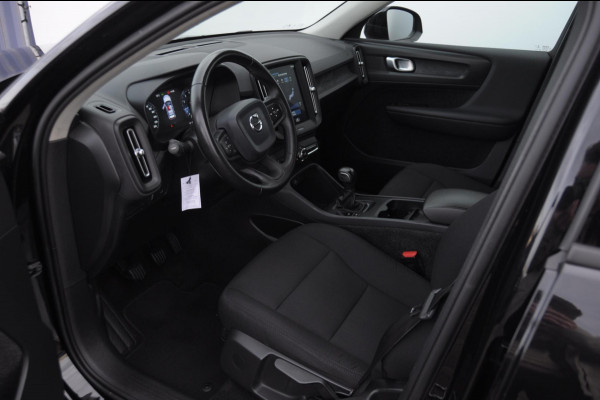 Volvo XC40 T3 163PK / Cruise control / Parkeersensoren met camera / Automatisch climate control / Bluetooth / Metallic lak / Lichtmetalen velgen