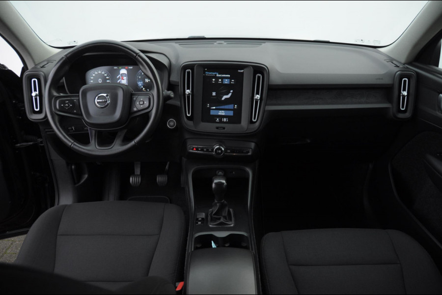 Volvo XC40 T3 163PK / Cruise control / Parkeersensoren met camera / Automatisch climate control / Bluetooth / Metallic lak / Lichtmetalen velgen