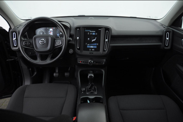 Volvo XC40 T3 163PK / Cruise control / Parkeersensoren met camera / Automatisch climate control / Bluetooth / Metallic lak / Lichtmetalen velgen