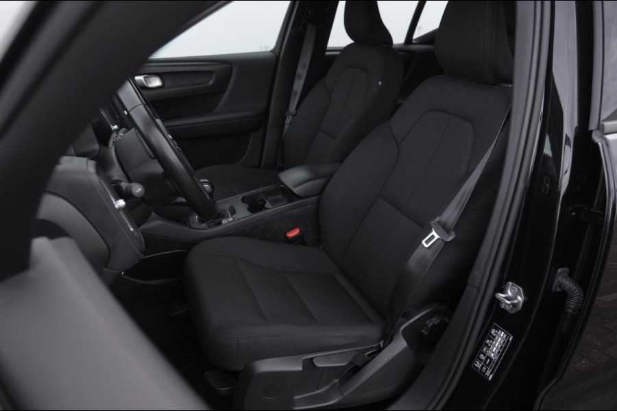 Volvo XC40 T3 163PK / Cruise control / Parkeersensoren met camera / Automatisch climate control / Bluetooth / Metallic lak / Lichtmetalen velgen