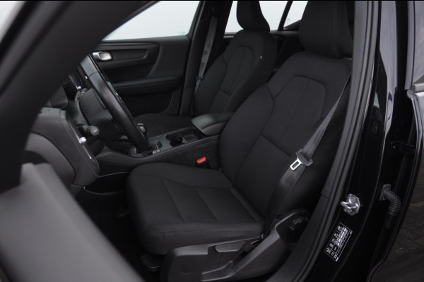 Volvo XC40 T3 163PK / Cruise control / Parkeersensoren met camera / Automatisch climate control / Bluetooth / Metallic lak / Lichtmetalen velgen