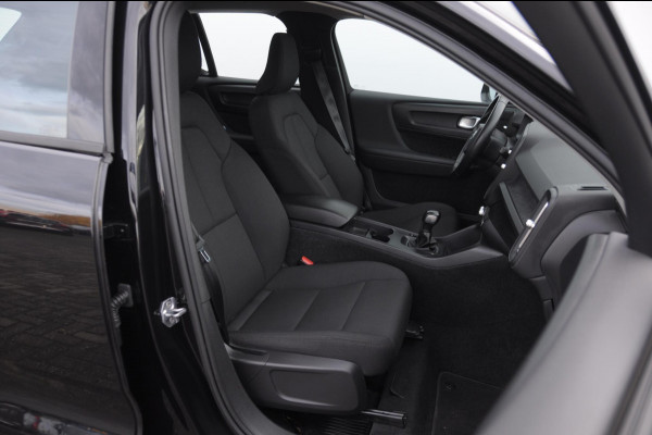 Volvo XC40 T3 163PK / Cruise control / Parkeersensoren met camera / Automatisch climate control / Bluetooth / Metallic lak / Lichtmetalen velgen