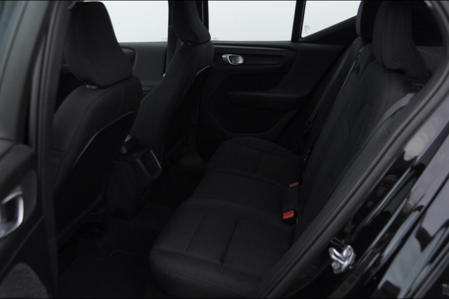 Volvo XC40 T3 163PK / Cruise control / Parkeersensoren met camera / Automatisch climate control / Bluetooth / Metallic lak / Lichtmetalen velgen