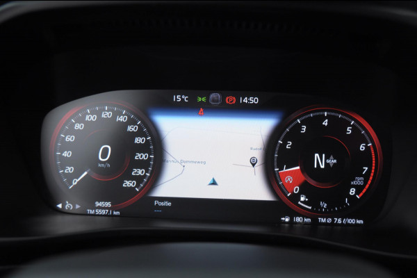 Volvo XC40 T3 163PK / Cruise control / Parkeersensoren met camera / Automatisch climate control / Bluetooth / Metallic lak / Lichtmetalen velgen